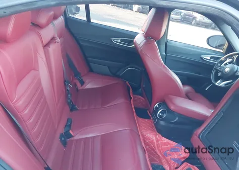 2023 Alfa Romeo Giulia Veloce Rwd z USA, uszkodzony, nr VIN ZARFAMBN6P7667847